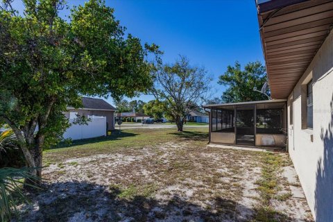 Villa ou maison à louer à Deltona, Floride: 3 chambres, 152.27 m2 № 1911775 - photo 18