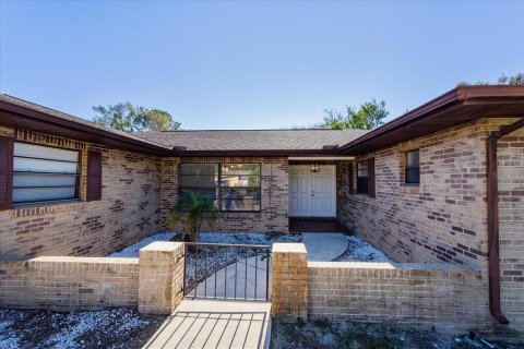 Villa ou maison à louer à Deltona, Floride: 3 chambres, 152.27 m2 № 1911775 - photo 3