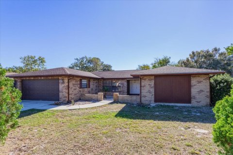 Villa ou maison à louer à Deltona, Floride: 3 chambres, 152.27 m2 № 1911775 - photo 1