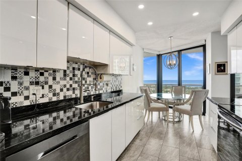 Condo in Aventura, Florida, 2 bedrooms  № 1896811 - photo 1