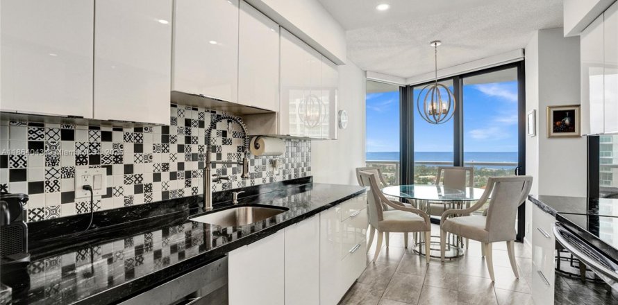 Condo in Aventura, Florida, 2 bedrooms  № 1896811