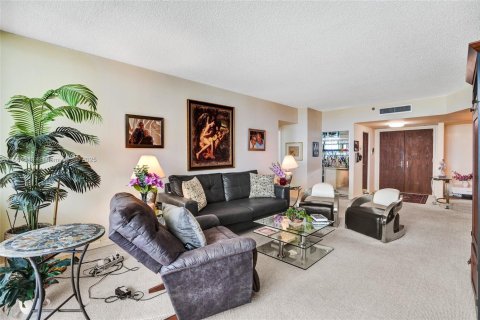 Condo in Aventura, Florida, 2 bedrooms  № 1896811 - photo 13