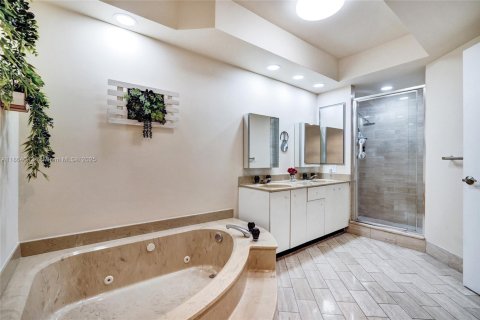 Condo in Aventura, Florida, 2 bedrooms  № 1896811 - photo 22