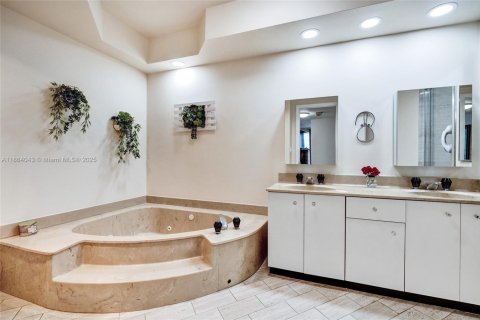 Condo in Aventura, Florida, 2 bedrooms  № 1896811 - photo 20