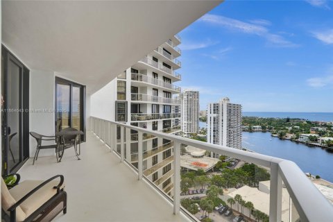 Condo in Aventura, Florida, 2 bedrooms  № 1896811 - photo 8