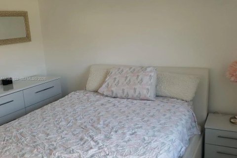 House in Boca Raton, Florida 3 bedrooms, 177.07 sq.m. № 2031674 - photo 9