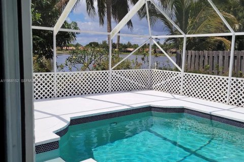 House in Boca Raton, Florida 3 bedrooms, 177.07 sq.m. № 2031674 - photo 2