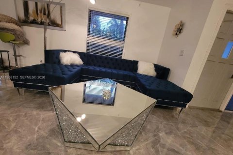 House in Boca Raton, Florida 3 bedrooms, 177.07 sq.m. № 2031674 - photo 6