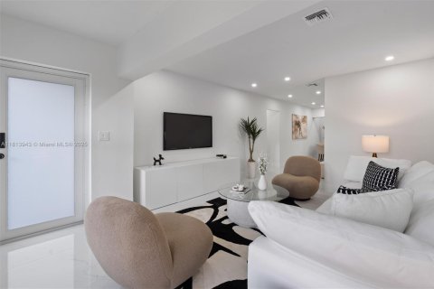 House in Delray Beach, Florida 4 bedrooms, 151.15 sq.m. № 1763076 - photo 3