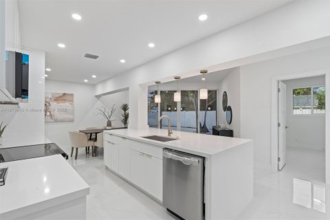 House in Delray Beach, Florida 4 bedrooms, 151.15 sq.m. № 1763076 - photo 8