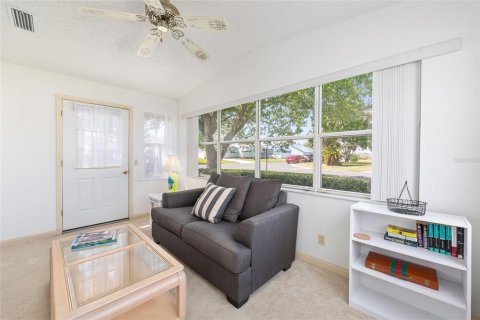 House in The Villages, Florida 2 bedrooms, 128.48 sq.m. № 1637497 - photo 19
