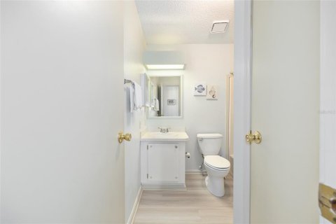 House in The Villages, Florida 2 bedrooms, 128.48 sq.m. № 1637497 - photo 30