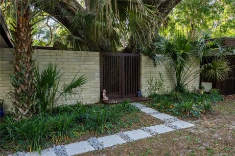 House in Gainesville, Florida 3 bedrooms, 206.8 sq.m. № 1786876 - photo 1