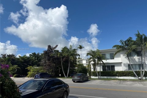 Condo in Bay Harbor Islands, Florida, 1 bedroom  № 1938767 - photo 29