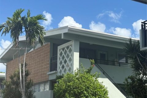 Condo in Bay Harbor Islands, Florida, 1 bedroom  № 1938767 - photo 2