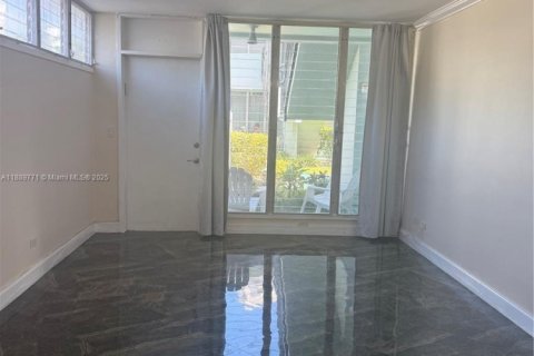 Condo in Bay Harbor Islands, Florida, 1 bedroom  № 1938767 - photo 27