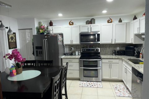 Townhouse in Riviera Beach, Florida 4 bedrooms, 152.82 sq.m. № 2383251 - photo 2