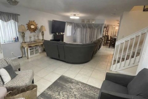 Townhouse in Riviera Beach, Florida 4 bedrooms, 152.82 sq.m. № 2383251 - photo 3