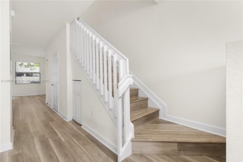 Townhouse in Hialeah, Florida 3 bedrooms, 143.53 sq.m. № 1954831 - photo 13