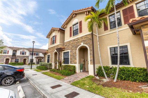 Townhouse in Hialeah, Florida 3 bedrooms, 143.53 sq.m. № 1954831 - photo 5