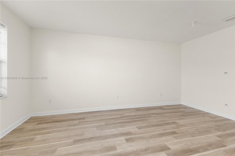 Townhouse in Hialeah, Florida 3 bedrooms, 143.53 sq.m. № 1954831 - photo 9