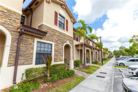 Townhouse in Hialeah, Florida 3 bedrooms, 143.53 sq.m. № 1954831 - photo 3