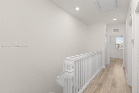 Townhouse in Hialeah, Florida 3 bedrooms, 143.53 sq.m. № 1954831 - photo 23
