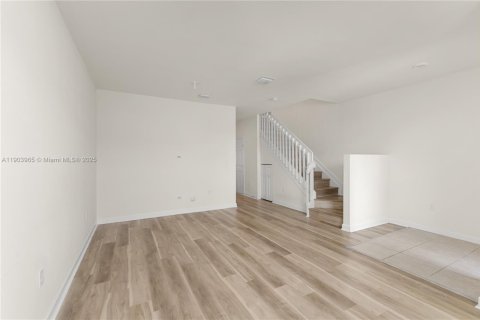 Townhouse in Hialeah, Florida 3 bedrooms, 143.53 sq.m. № 1954831 - photo 11