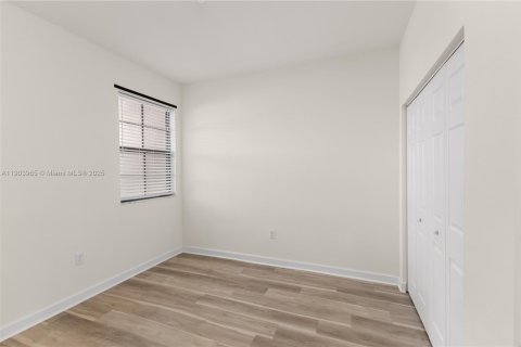 Townhouse in Hialeah, Florida 3 bedrooms, 143.53 sq.m. № 1954831 - photo 29