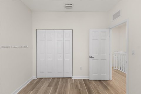 Townhouse in Hialeah, Florida 3 bedrooms, 143.53 sq.m. № 1954831 - photo 30