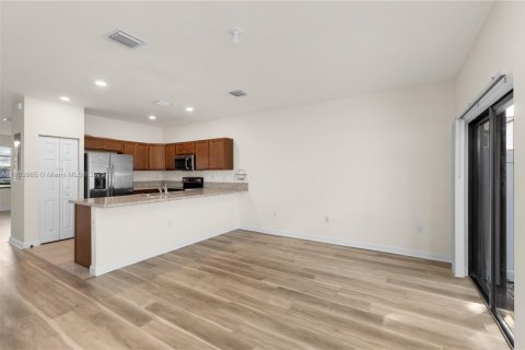 Townhouse in Hialeah, Florida 3 bedrooms, 143.53 sq.m. № 1954831 - photo 19