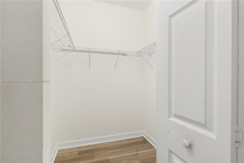 Townhouse in Hialeah, Florida 3 bedrooms, 143.53 sq.m. № 1954831 - photo 27