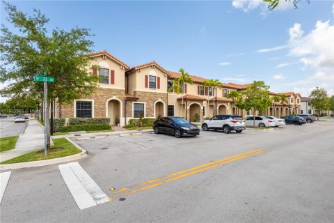 Townhouse in Hialeah, Florida 3 bedrooms, 143.53 sq.m. № 1954831 - photo 4