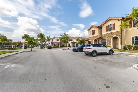 Townhouse in Hialeah, Florida 3 bedrooms, 143.53 sq.m. № 1954831 - photo 6