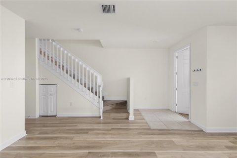 Townhouse in Hialeah, Florida 3 bedrooms, 143.53 sq.m. № 1954831 - photo 12
