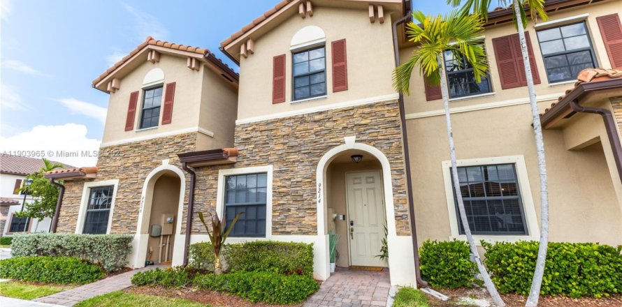 Townhouse in Hialeah, Florida 3 bedrooms, 143.53 sq.m. № 1954831