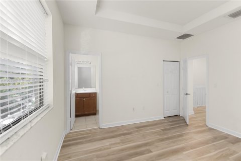 Townhouse in Hialeah, Florida 3 bedrooms, 143.53 sq.m. № 1954831 - photo 25