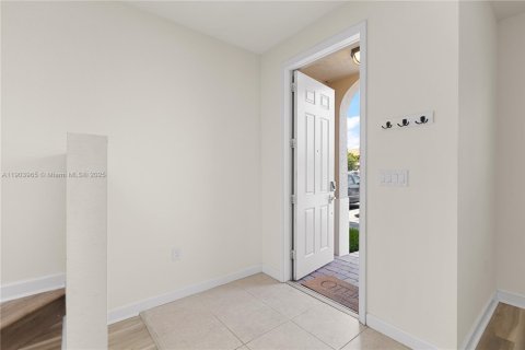 Townhouse in Hialeah, Florida 3 bedrooms, 143.53 sq.m. № 1954831 - photo 8