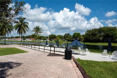 Casa en venta en Miami, Florida, 2 dormitorios, 108.97 m2 № 1958392 - foto 23