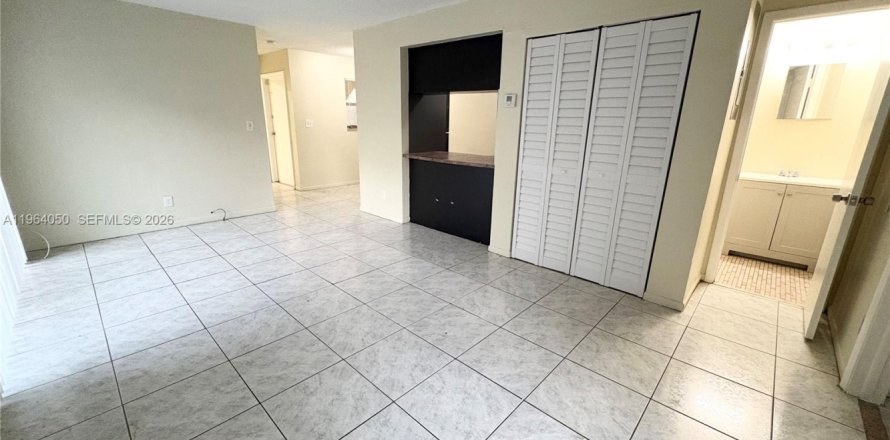 Дом в Халландейл-Бич, Флорида 2 спальни, 309.36м2 № 2025700