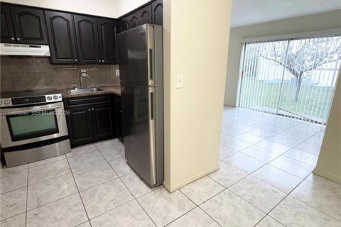 Снять в аренду виллу или дом в Халландейл-Бич, Флорида 2 спальни, 309.36м2, № 2025700 - фото 4