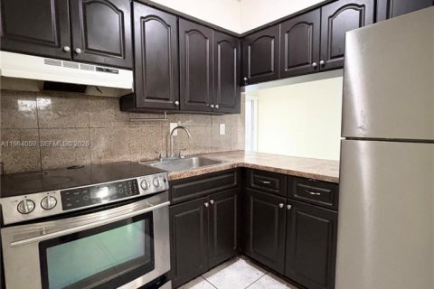 Снять в аренду виллу или дом в Халландейл-Бич, Флорида 2 спальни, 309.36м2, № 2025700 - фото 3