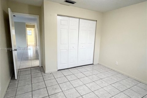 Снять в аренду виллу или дом в Халландейл-Бич, Флорида 2 спальни, 309.36м2, № 2025700 - фото 5