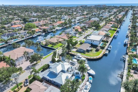 House in Lighthouse Point, Florida 4 bedrooms, 323.11 sq.m. № 1735909 - photo 3
