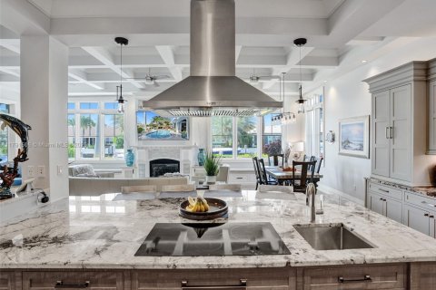 House in Lighthouse Point, Florida 4 bedrooms, 323.11 sq.m. № 1735909 - photo 15