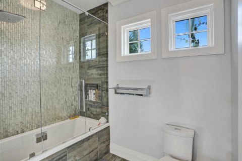 House in Lighthouse Point, Florida 4 bedrooms, 323.11 sq.m. № 1735909 - photo 23