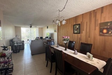 Condo in Miami, Florida, 2 bedrooms  № 1774273 - photo 7