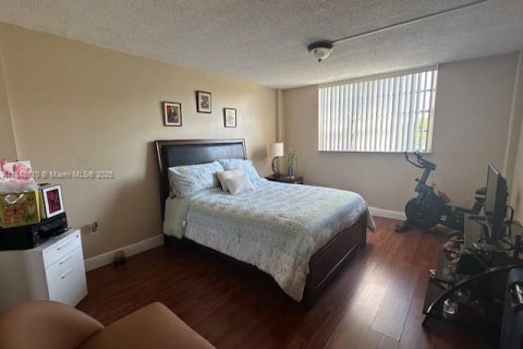 Condo in Miami, Florida, 2 bedrooms  № 1774273 - photo 10
