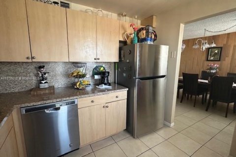 Condo in Miami, Florida, 2 bedrooms  № 1774273 - photo 6