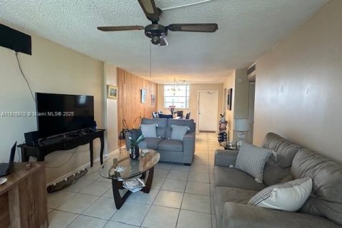 Condo in Miami, Florida, 2 bedrooms  № 1774273 - photo 8